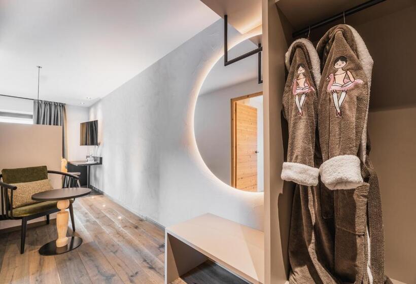 Номер Deluxe с Балконом, La Cort My Dollhouse Adults Only