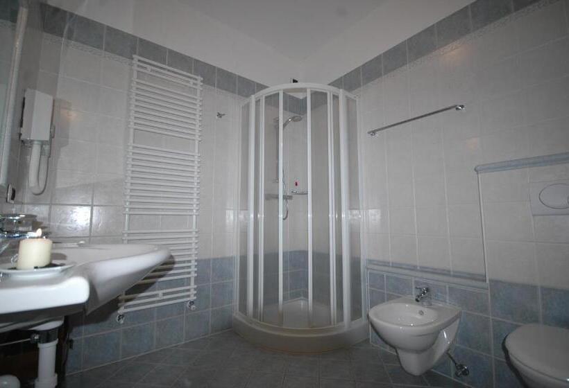 Camera Quadrupla Standard, La Tea