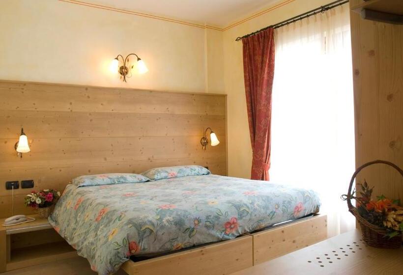 Camera Tripla Standard, La Tea