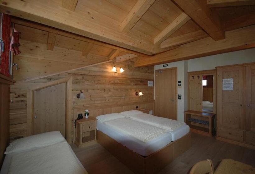 Camera Tripla Standard, La Tea