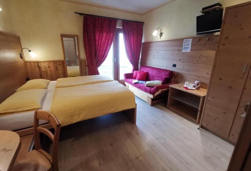 Camera Tripla Standard, La Tea