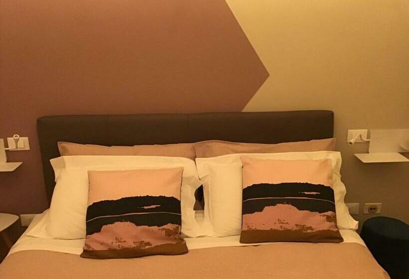 Номер Стандарт Индивидуальный, Moniga