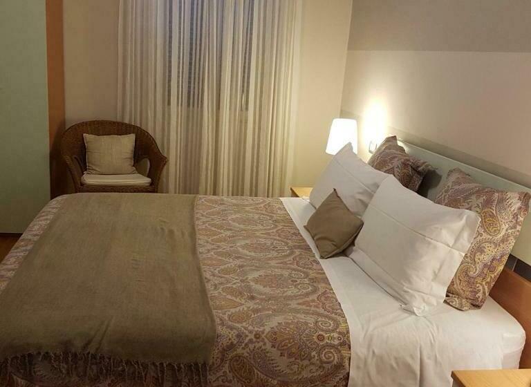 Номер Стандарт, Moniga