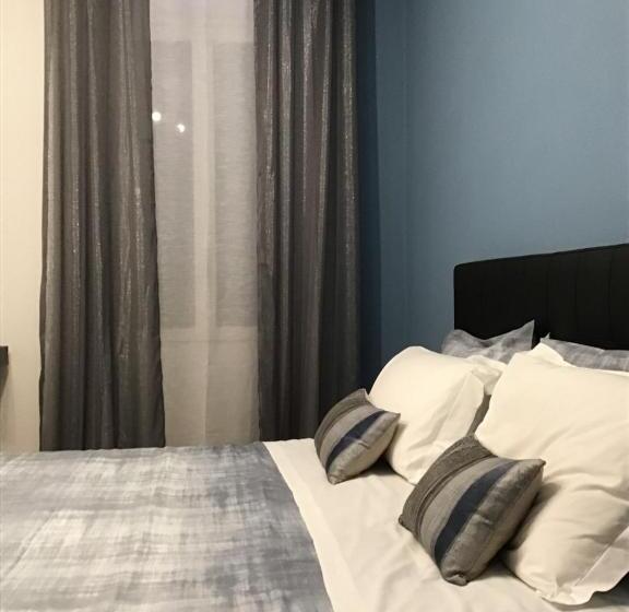 Номер Стандарт, Moniga