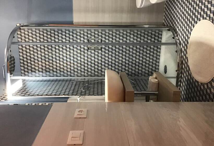 Номер Стандарт, Moniga