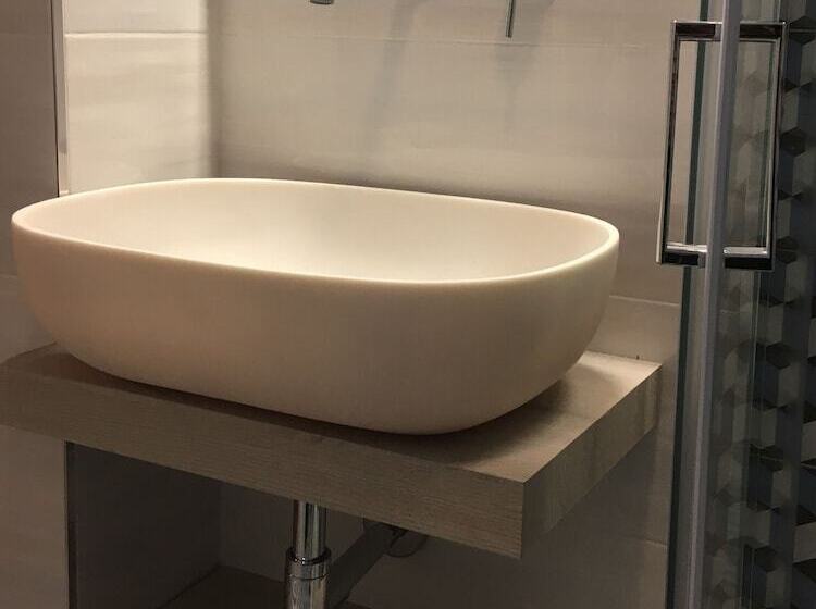 Номер Стандарт, Moniga