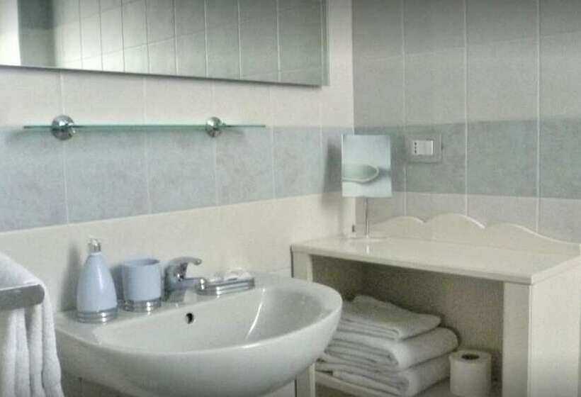 Четырехместный Номер Стандарт, Moniga