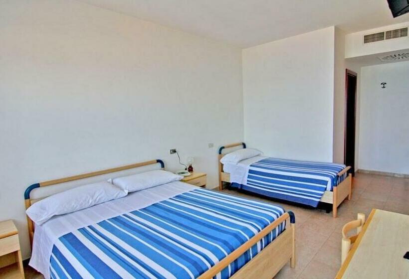 Economy Quadruple Room, Palmarosa