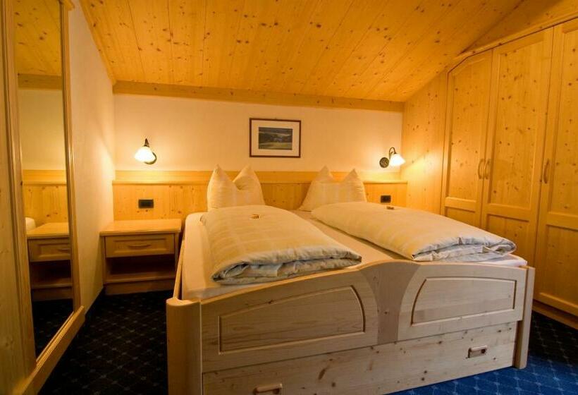 חדר סטנדרט עם מרפסת, Pension Enzian