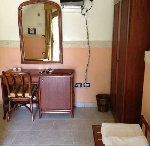 Standard Yhden Hengen Huone, Relais Reggia Domizia