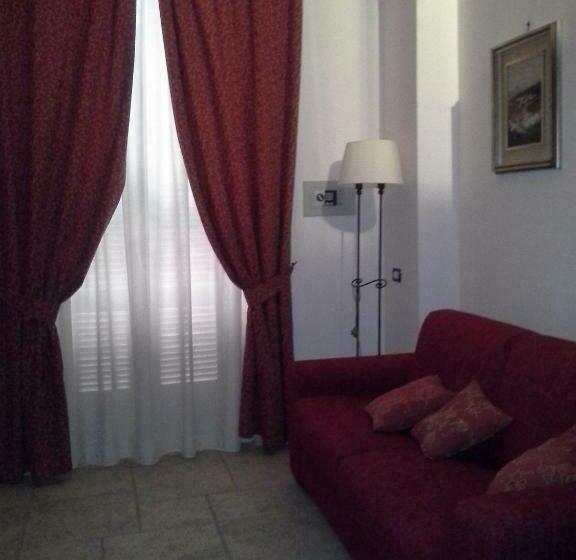 غرفة قياسية رباعية, Relais Reggia Domizia