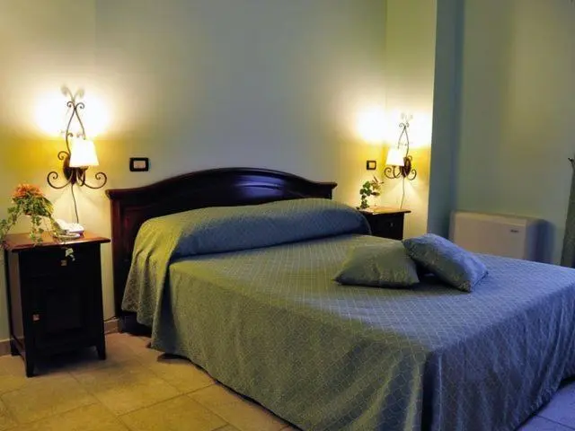 Standard Neljän Hengen Huone, Relais Reggia Domizia