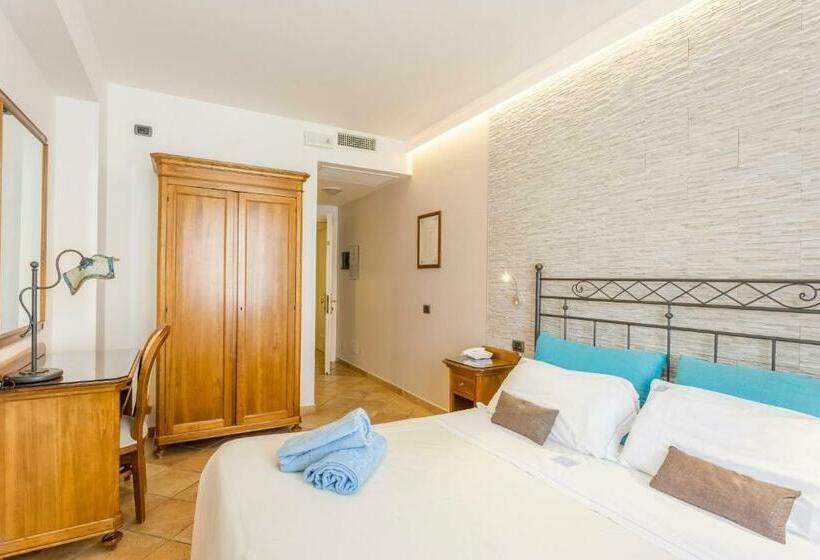 标准间带阳台, Trinacria