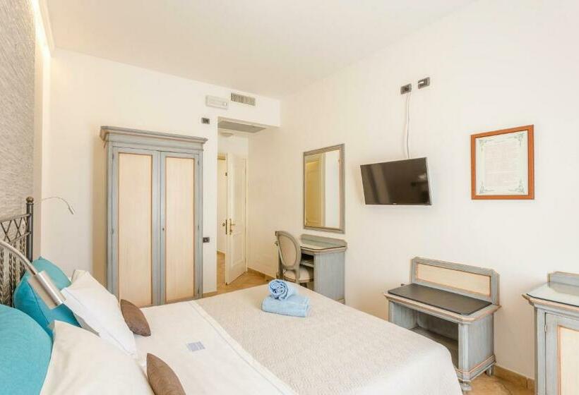 标准间带阳台, Trinacria