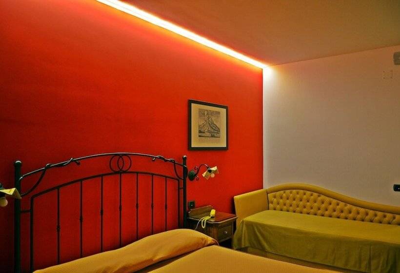 标准三人间, Trinacria