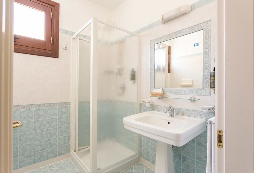 标准三人间, Trinacria