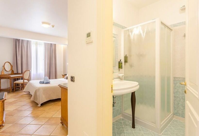 四人标准间, Trinacria