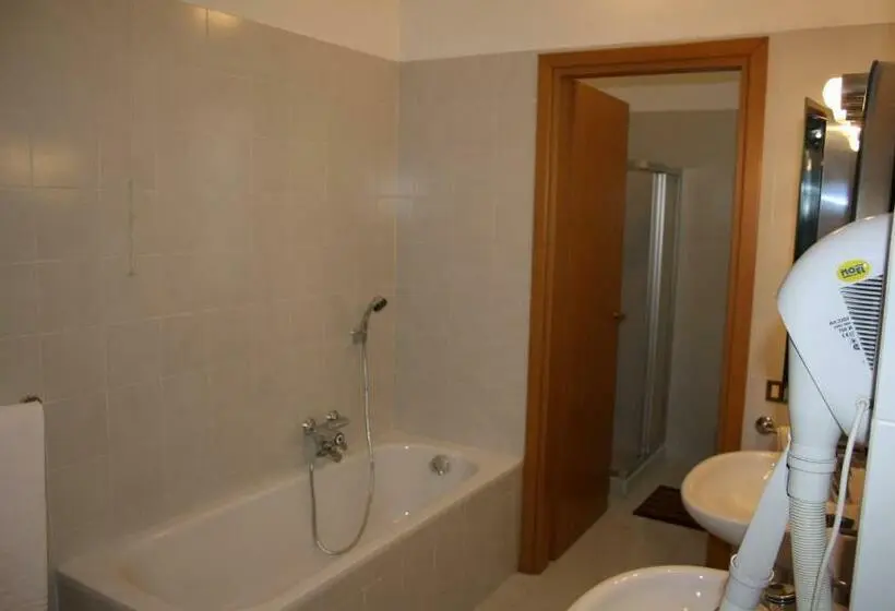 Habitació Triple Estàndard amb Vistes, Vapore