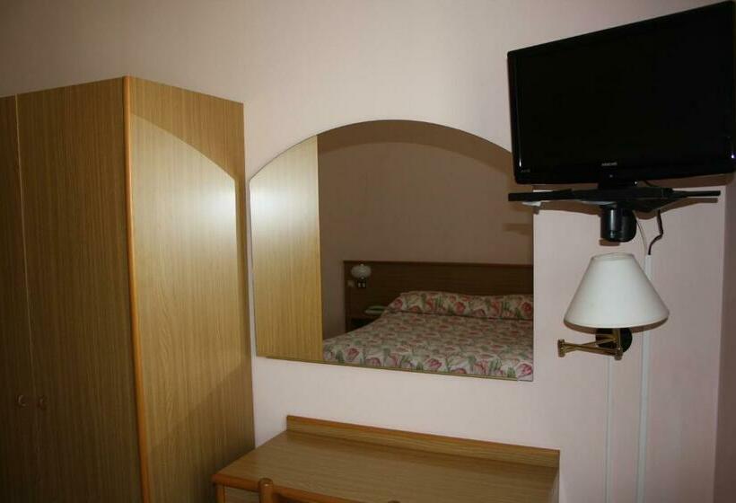 חדר סטנדרטי לשלושה עם נוף, Vapore