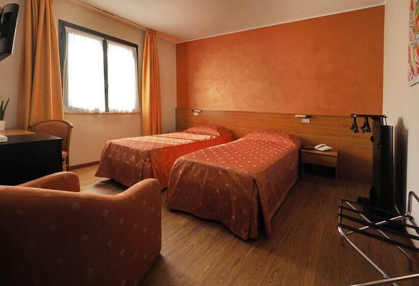 غرفة قياسية, Versailles