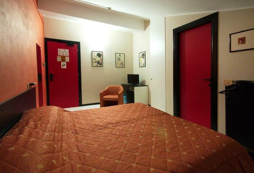 غرفة قياسية, Versailles