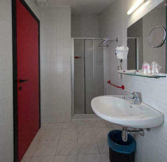 غرفة قياسية, Versailles