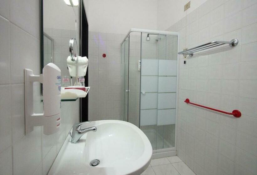 غرفة قياسية, Versailles