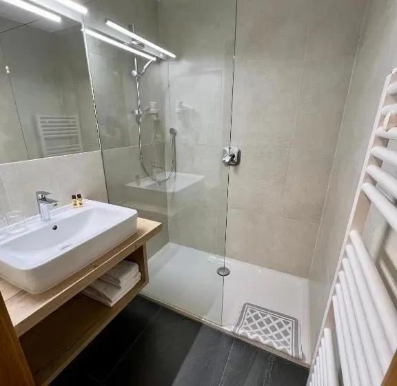 Huoneisto 1 Makuuhuone, Zur Brücke   Your Home In Heart Of South Tyrol, With Brixencard And Free Parking