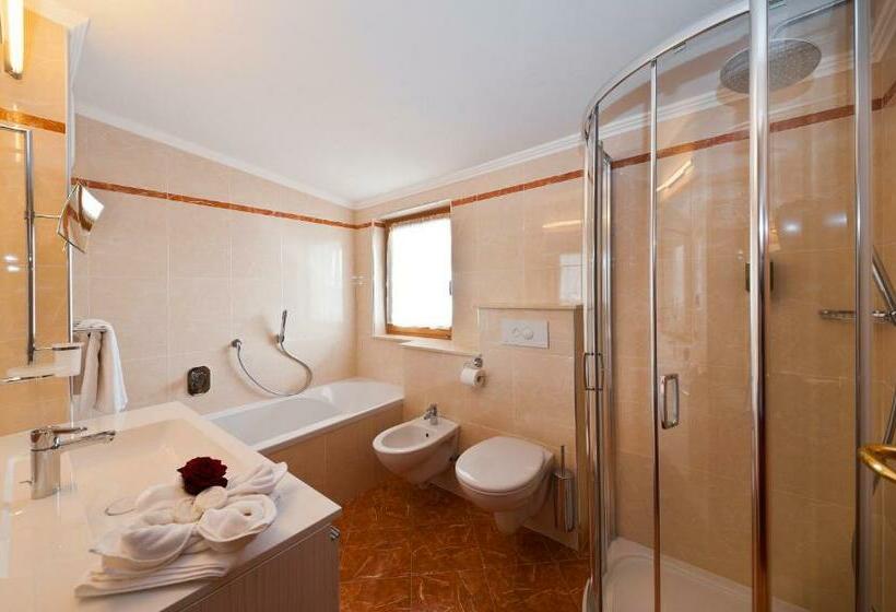 발코니가 있는 스위트, Parkhotel Holzerhof