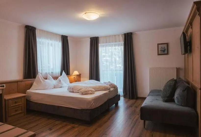 デラックスルーム, Parkhotel Holzerhof