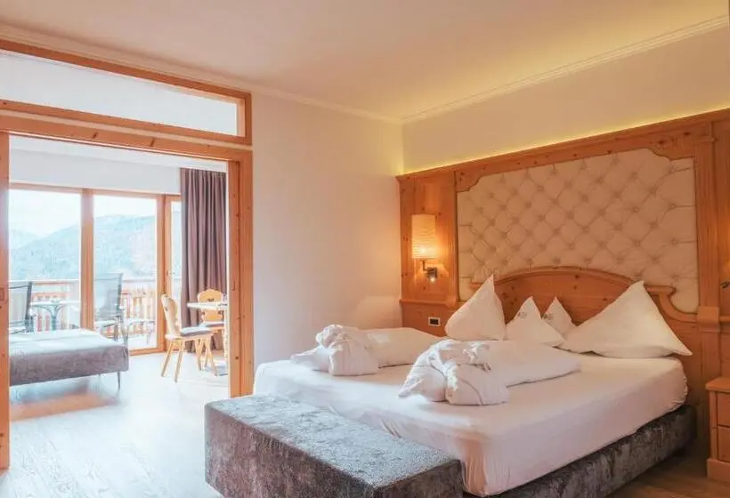 バルコニー付スイート, Parkhotel Holzerhof