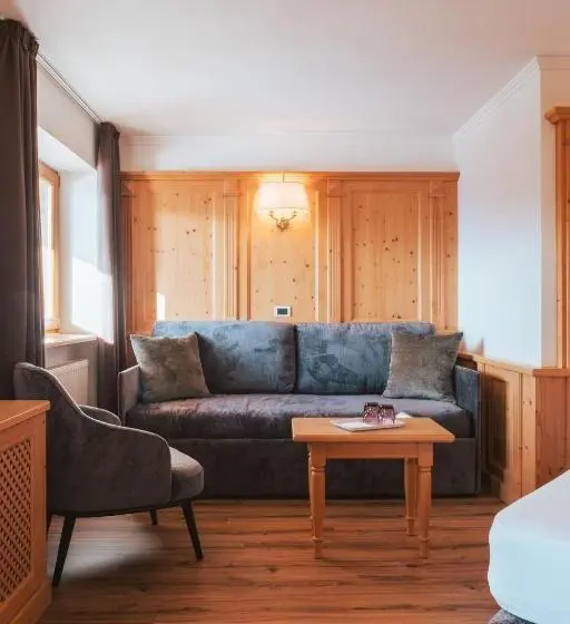 ジュニアスイート, Parkhotel Holzerhof