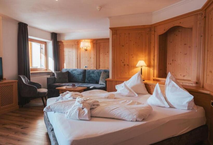 סוויטת ג'וניור, Parkhotel Holzerhof