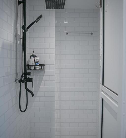 اتاق استاندارد با سرویس بهداشتی مشترک, Bluewaters Collab Quarters