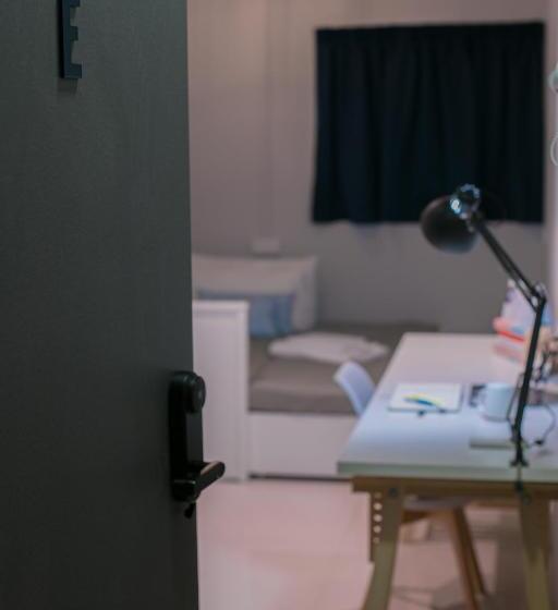 اتاق استاندارد با سرویس بهداشتی مشترک, Bluewaters Collab Quarters