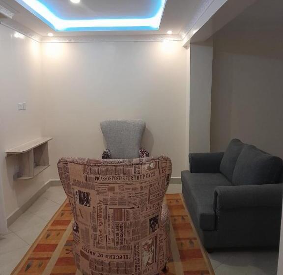 استودیوی استاندارد, Comfort E Suites