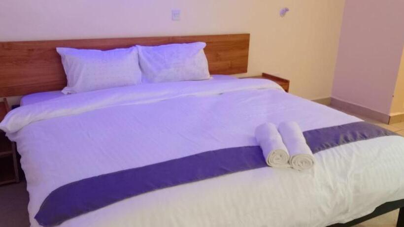 استودیوی سوپریور, Comfort E Suites