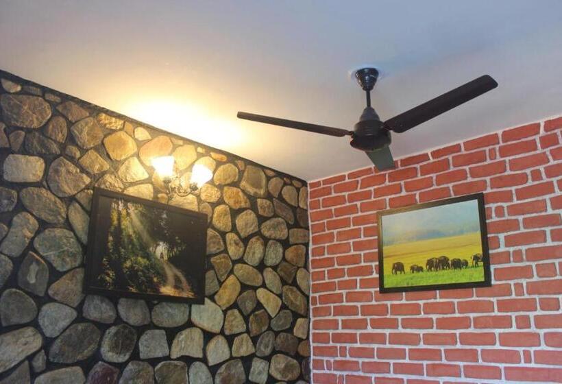 디럭스 룸, Corbett Safari Room & Adventure