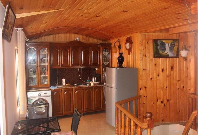 اتاق استاندارد سه نفره, Deluxe Guest House