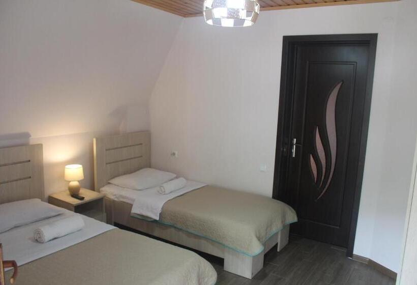 اتاق استاندارد سه نفره, Deluxe Guest House