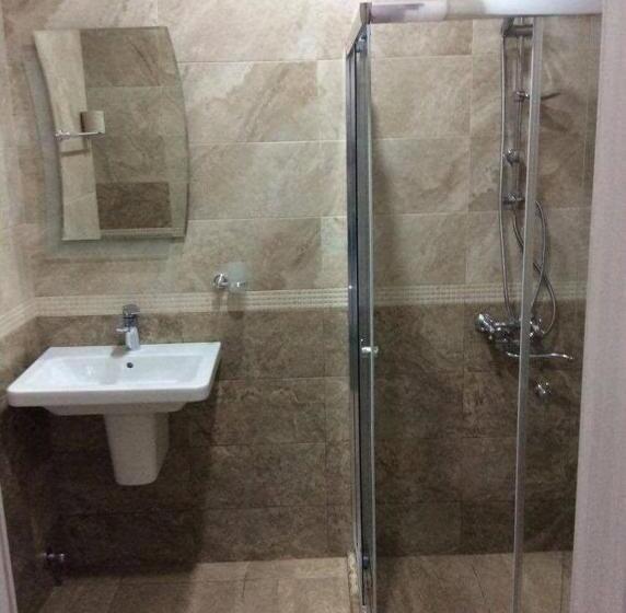 اتاق استاندارد سه نفره, Deluxe Guest House