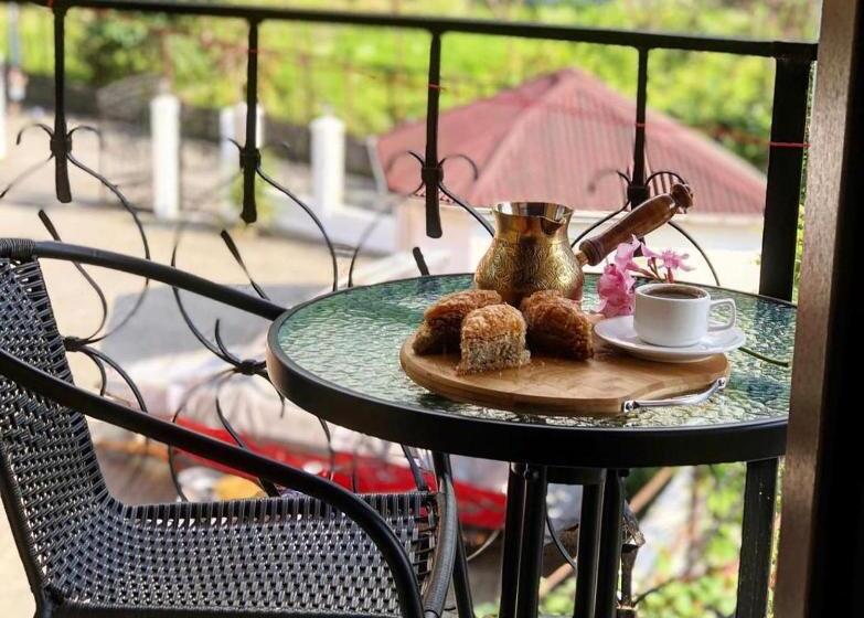 اتاق استاندارد سه نفره, Deluxe Guest House