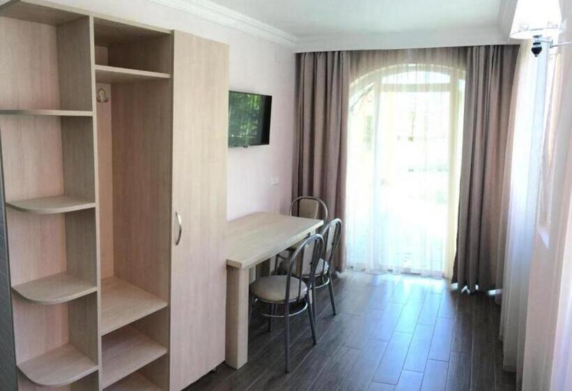 اتاق سوپریور سه تخته, Deluxe Guest House