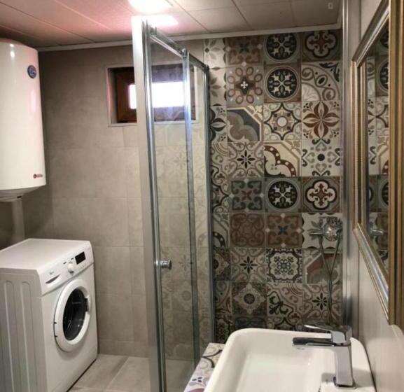 اتاق لوکس خانوادگی, Deluxe Guest House