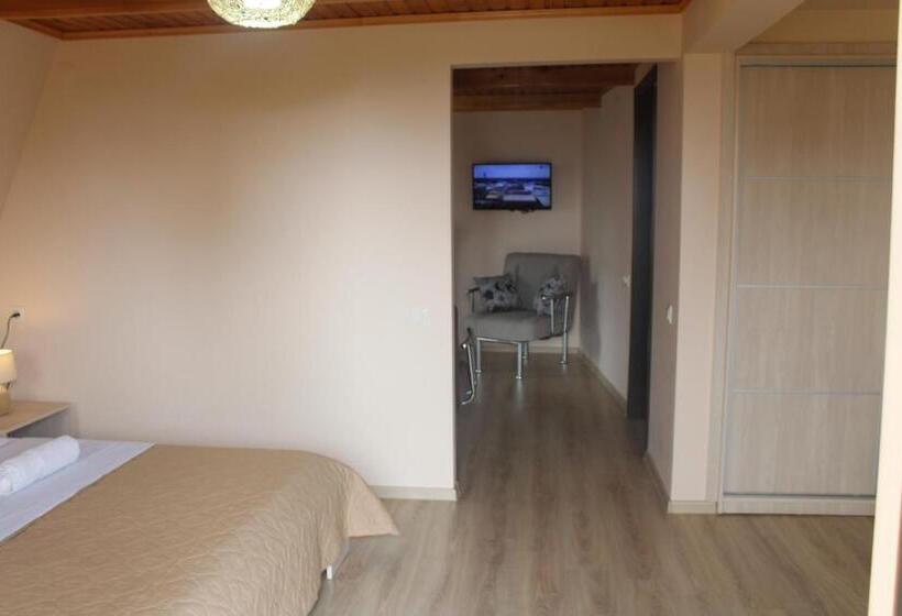 اتاق لوکس خانوادگی, Deluxe Guest House