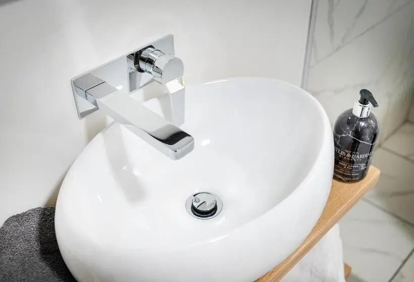 スタンダードルーム, Kings Arms Suites Luxury Double Freestanding Bath Self Check In