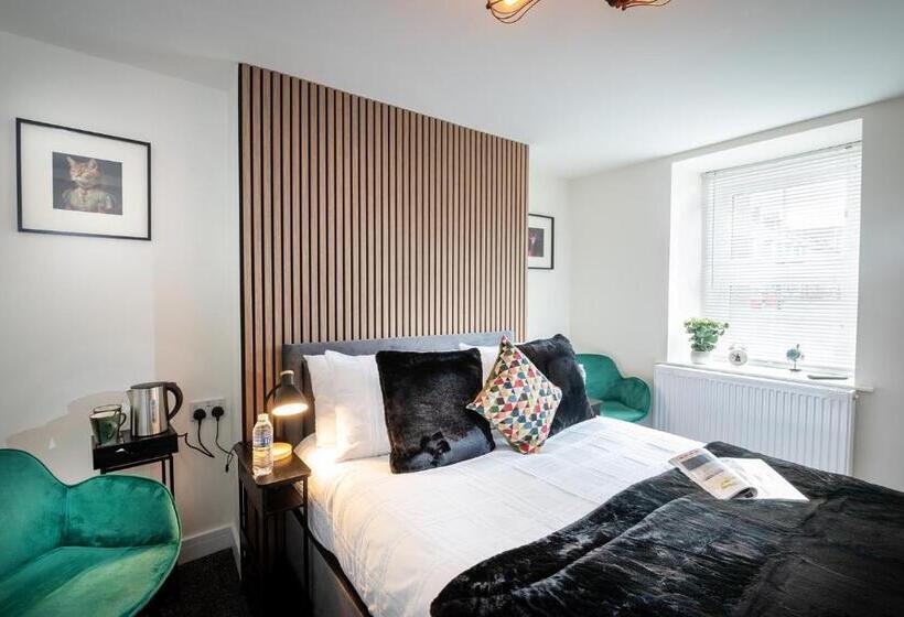 스탠다드 룸, Kings Arms Suites   Luxury Double   Freestanding Bath   Self Check In