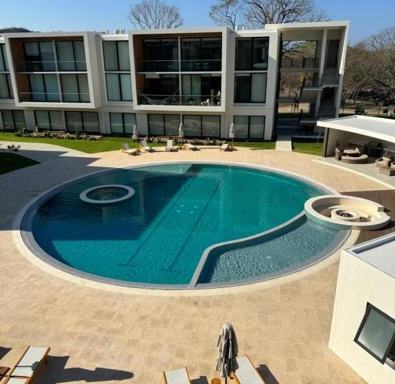 דירת שני חדרים, 2 Bedroom Jungle View Penthouse With Pool & Jacuzzi