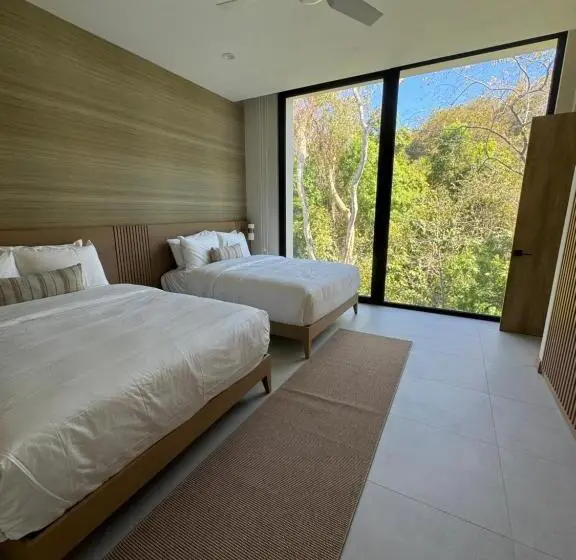 Huoneisto 2 Makuuhuonetta, 2 Bedroom Jungle View Penthouse With Pool & Jacuzzi