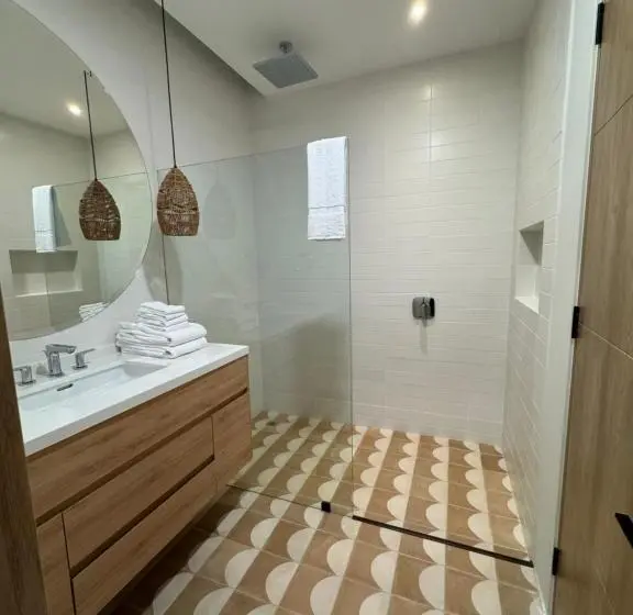 Huoneisto 2 Makuuhuonetta, 2 Bedroom Jungle View Penthouse With Pool & Jacuzzi